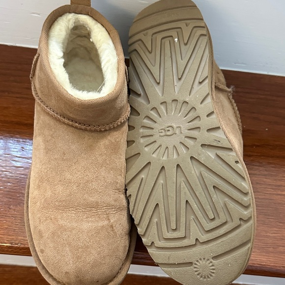 Ugg Tan  Boots - Picture 3 of 4